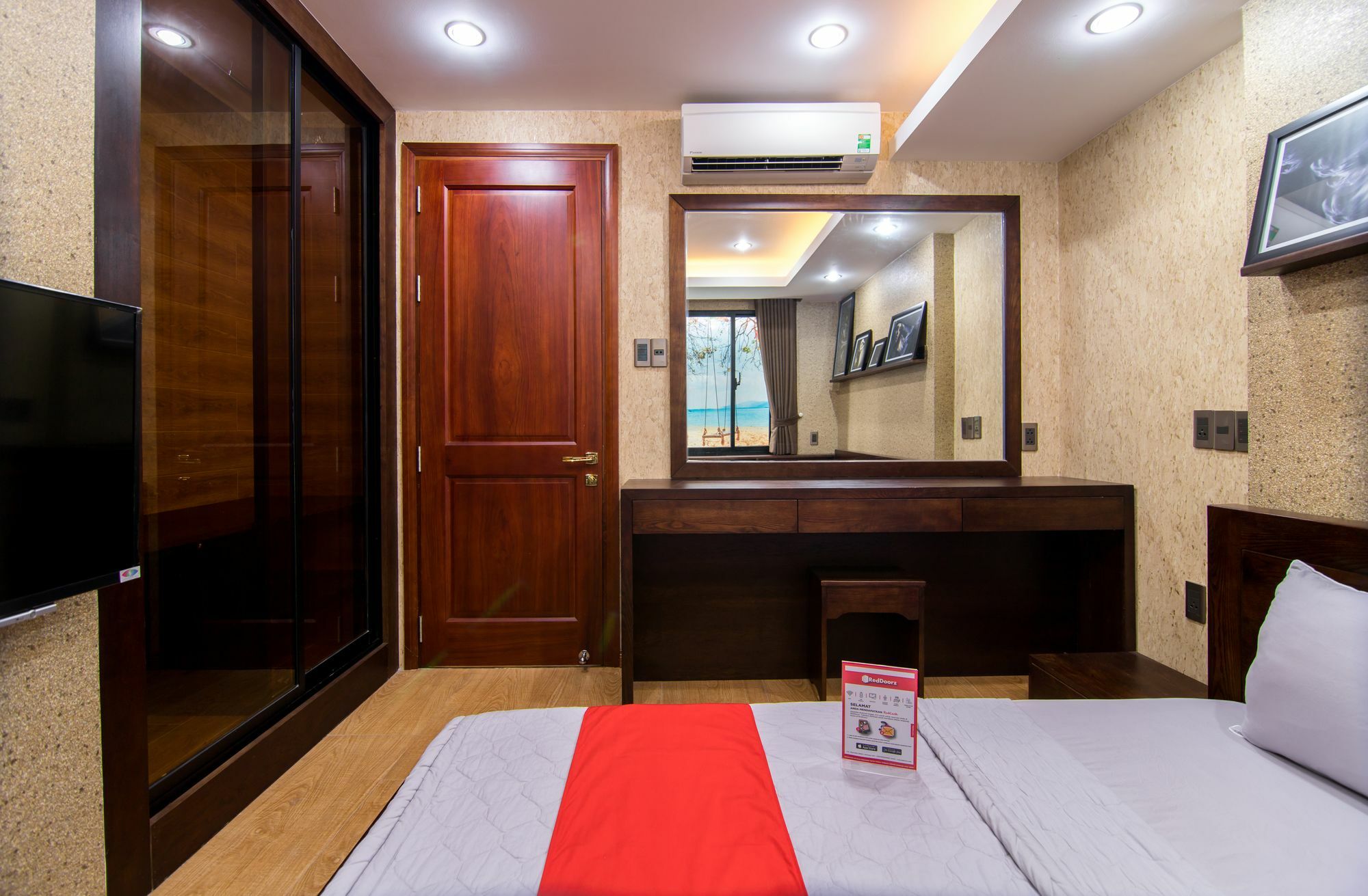Reddoorz Plus @ Nguyen Trai Street Ho Chi Minh City Exterior photo