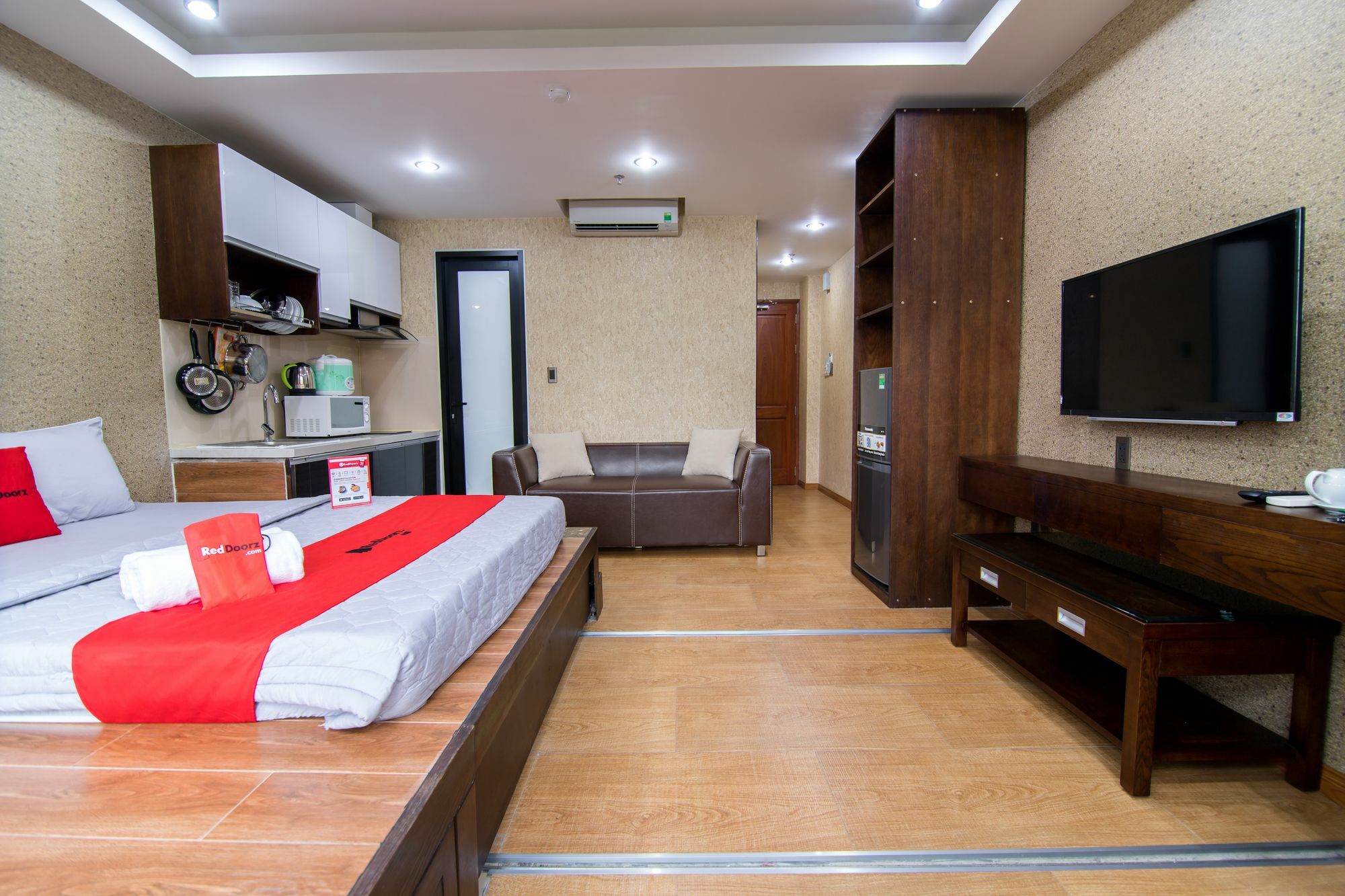 Reddoorz Plus @ Nguyen Trai Street Ho Chi Minh City Exterior photo